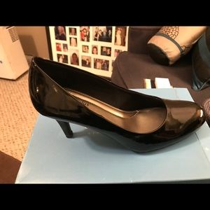 Black comfort plus pumps